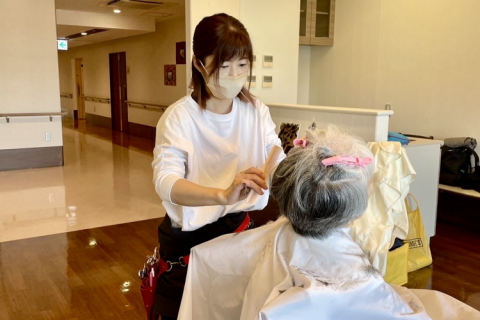 訪問美容　めぐみです！
ご高齢.病気.ケガ.小さなお子様がいる
など、様々な理由で美容室に行けない方
ご自宅にお伺い致します！
お気軽にご相談ください！